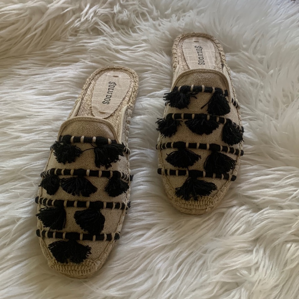 Brand New size 7.5 Soludos espadrille tassel slide